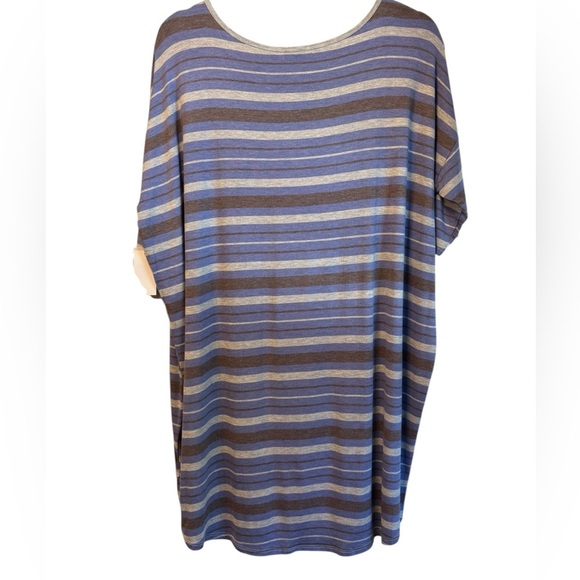 LuLaRoe Irma top, size Medium - Picture 3 of 9